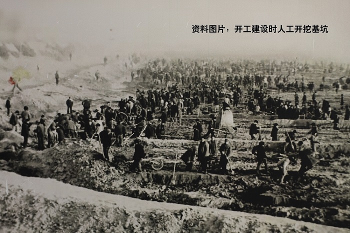 人工開(kāi)挖基坑.jpg